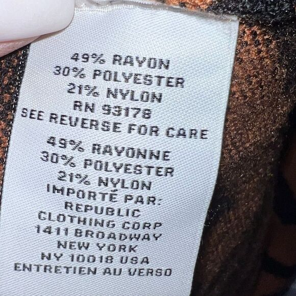 Medium super soft sleeveless animal print mock turtleneck sweater size Medium - Picture 12 of 12